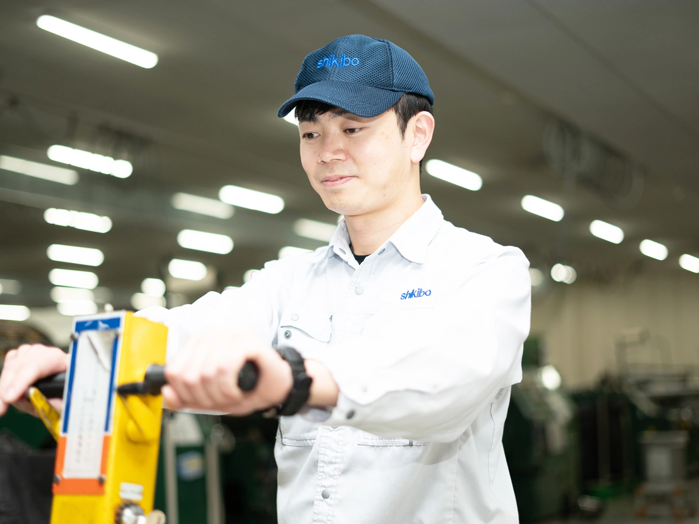 シキボウで働くキャリア入社者 - 2023年入社・産業資材部門・フィルタークロス製造（準備係）