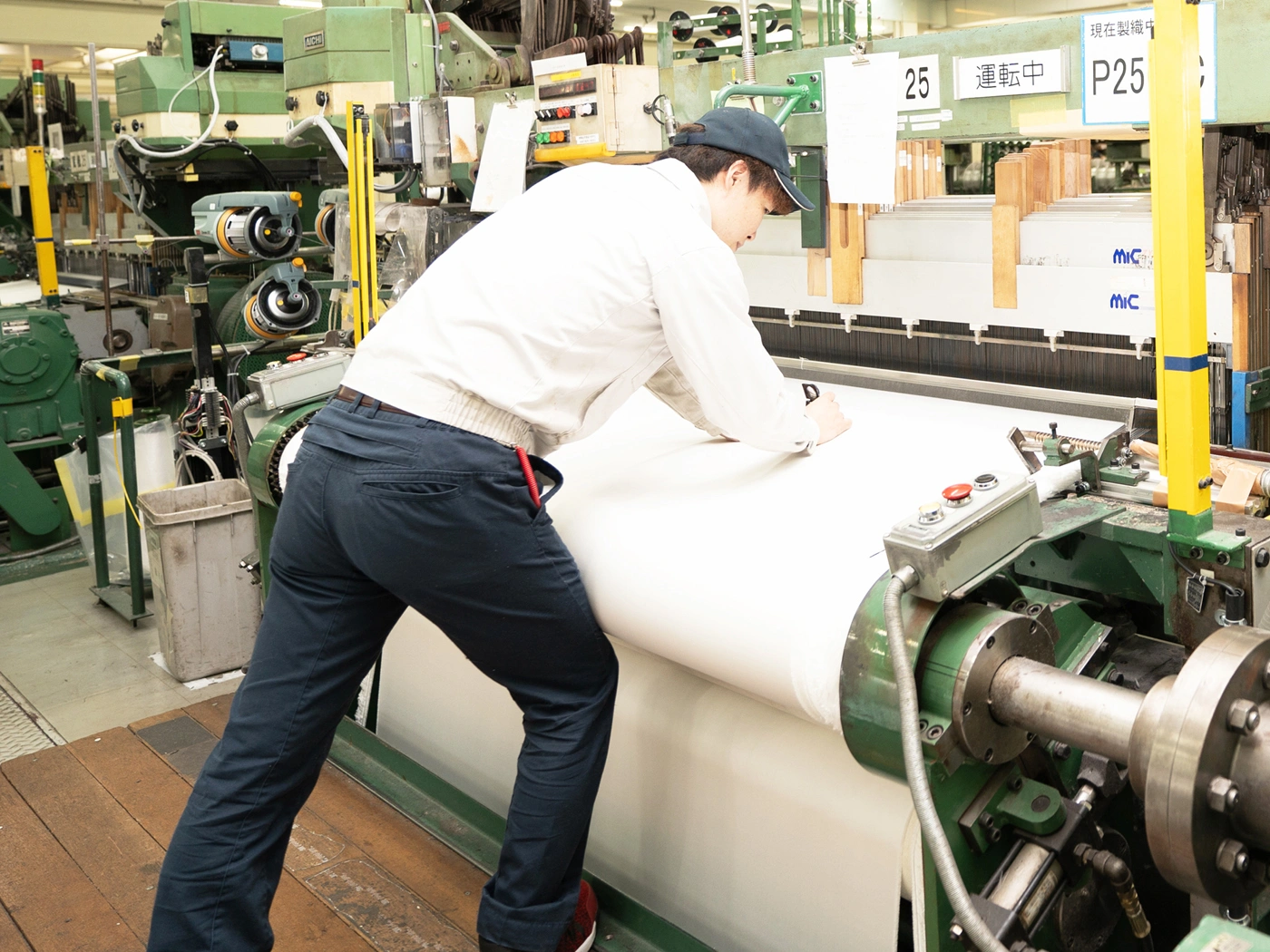 シキボウで働くキャリア入社者 - 2023年入社・産業資材部門・フィルタークロス製造（織布係）
