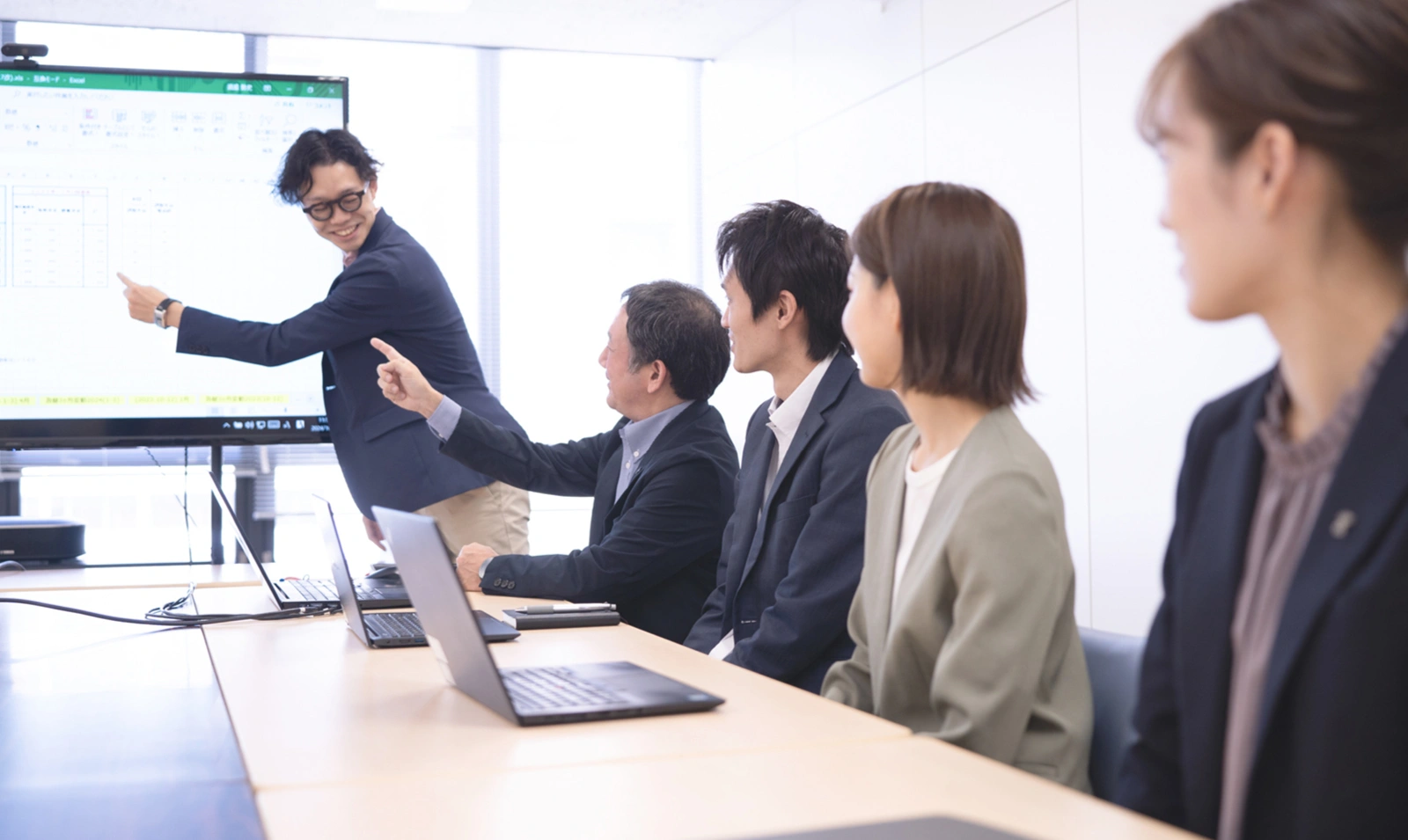 仕事を知る