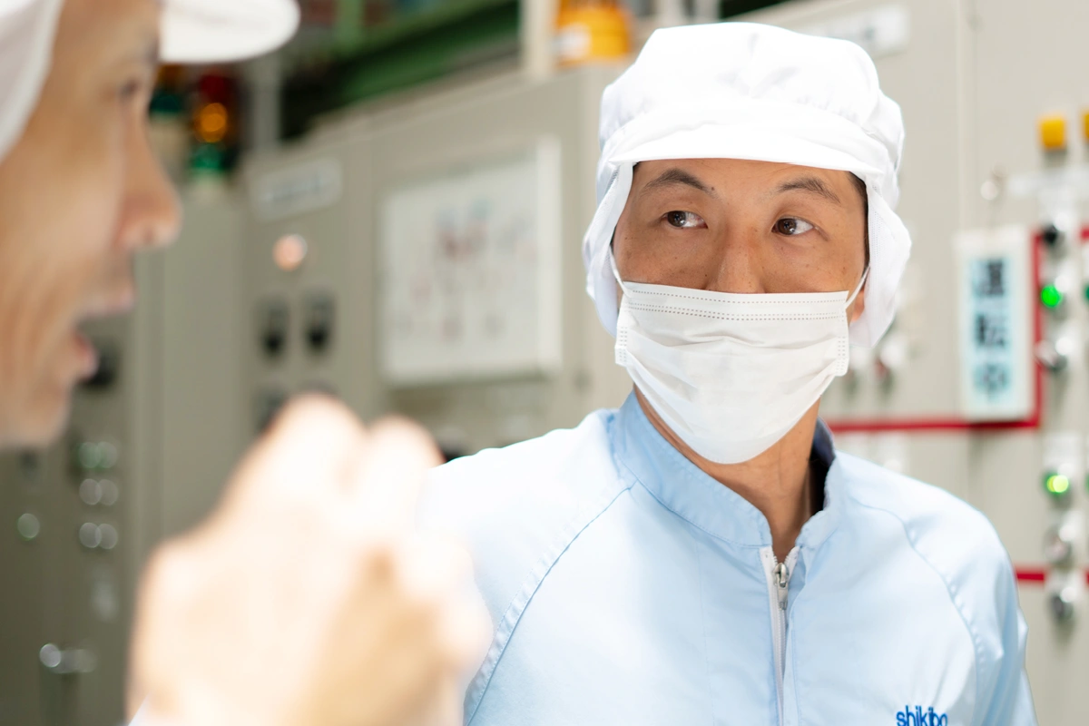 製造は班ごとに分かれており、計画に基づいて生産します。