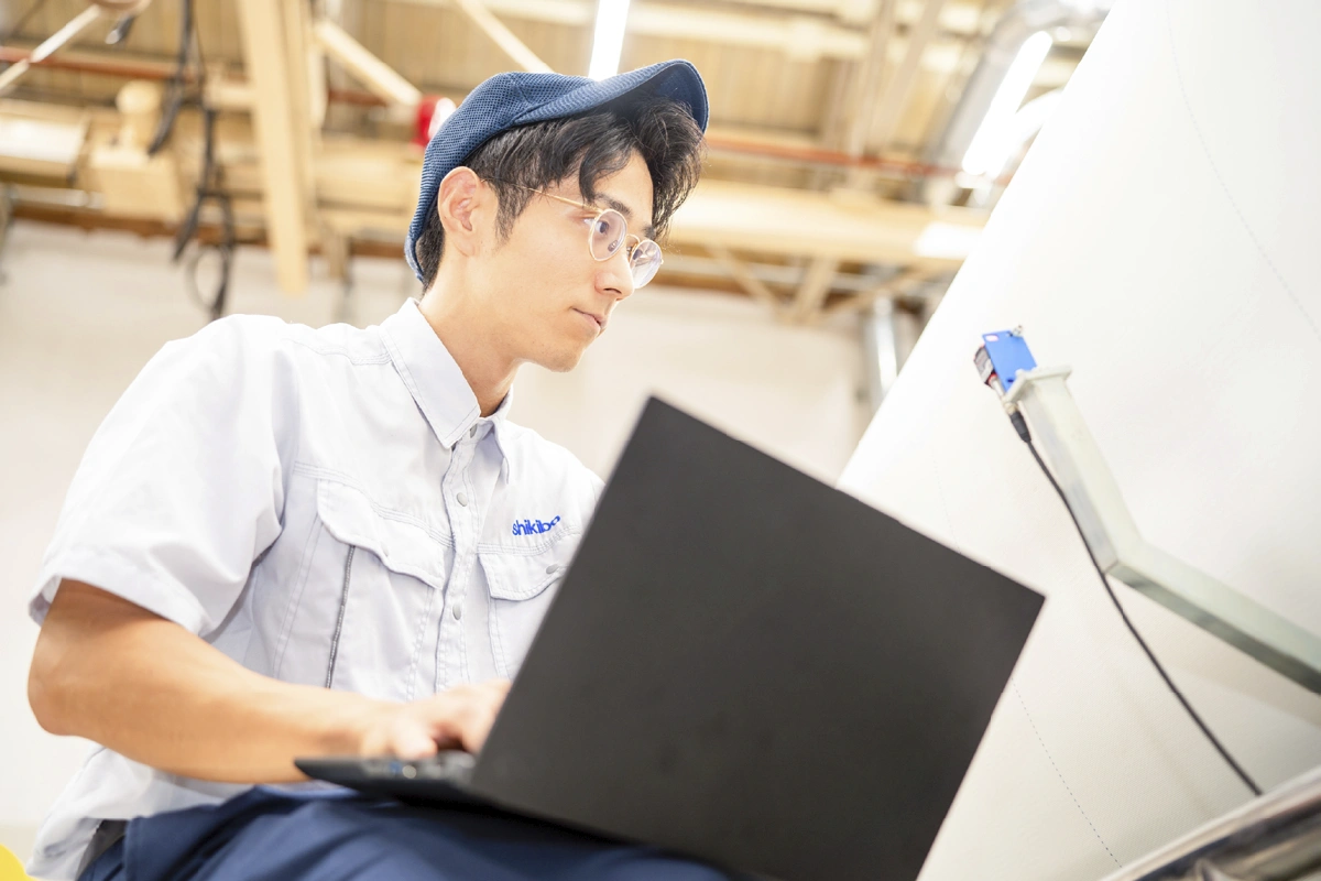 機械・設備の導入・メンテナンス、治具などの設計を手がける生産技術職。