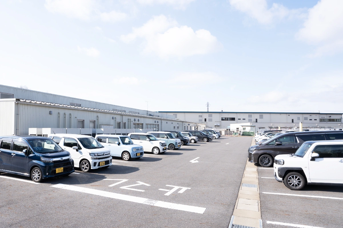 車で通勤している社員が多いです。
